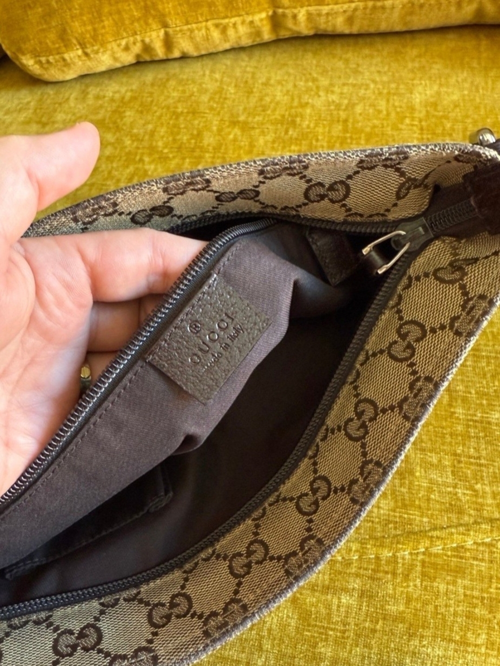 Gucci Beige GG Supreme Crossbody Bag with Green-Red Shoulder Strap - Picture 7 of 11